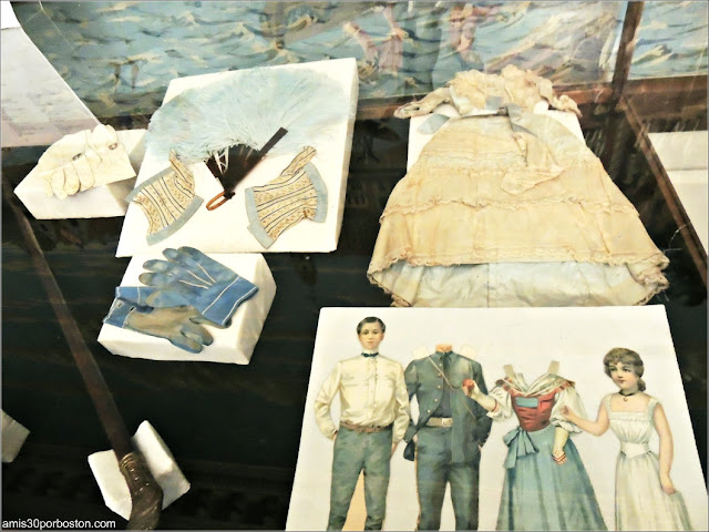 Muñecos de Papel en la Mansión de John Brown, Providence Muñecos de Papel en la Mansión de John Brown, Providence