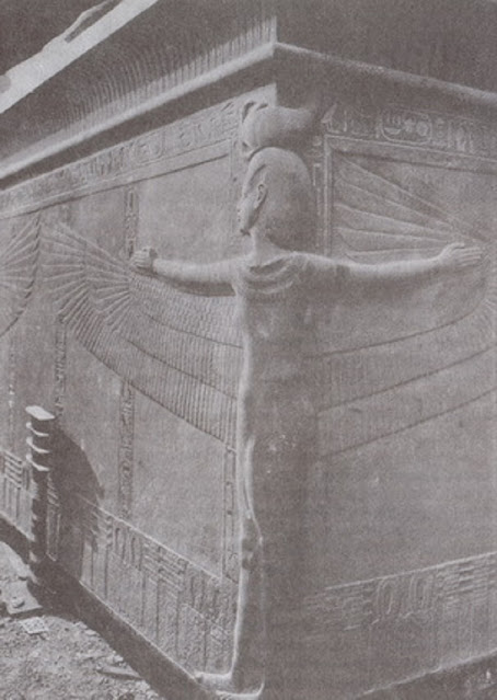 Саркофаг Тутанхамона со столбом Джед, хребтом Осириса-Яха