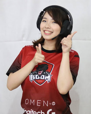 Atlet dan Gamaer Seksi Kimi Hime manis Cewek cantik Kimi HIme rambut pendek manis