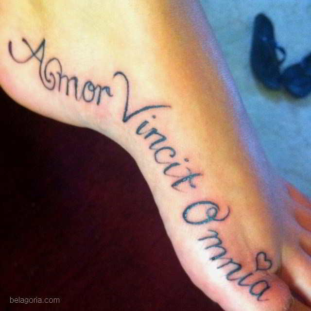 40 Tatuajes de Frases en latín para Mujeres.