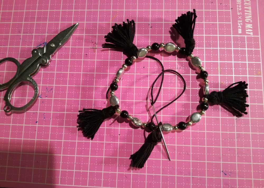 Craftrebella DIY a Tassel Bracelet
