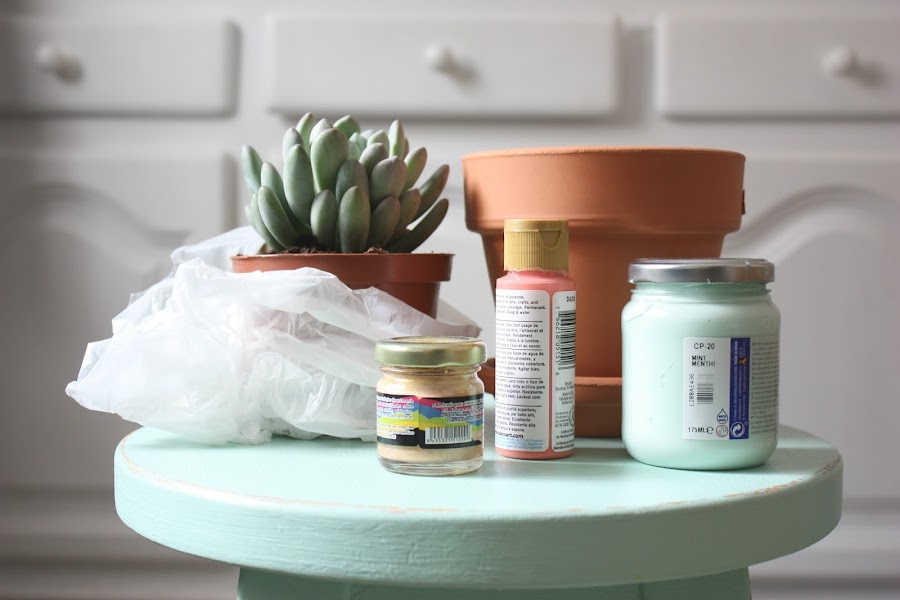 http://mediasytintas.blogspot.com/2016/06/diy-personalizar-una-maceta.html
