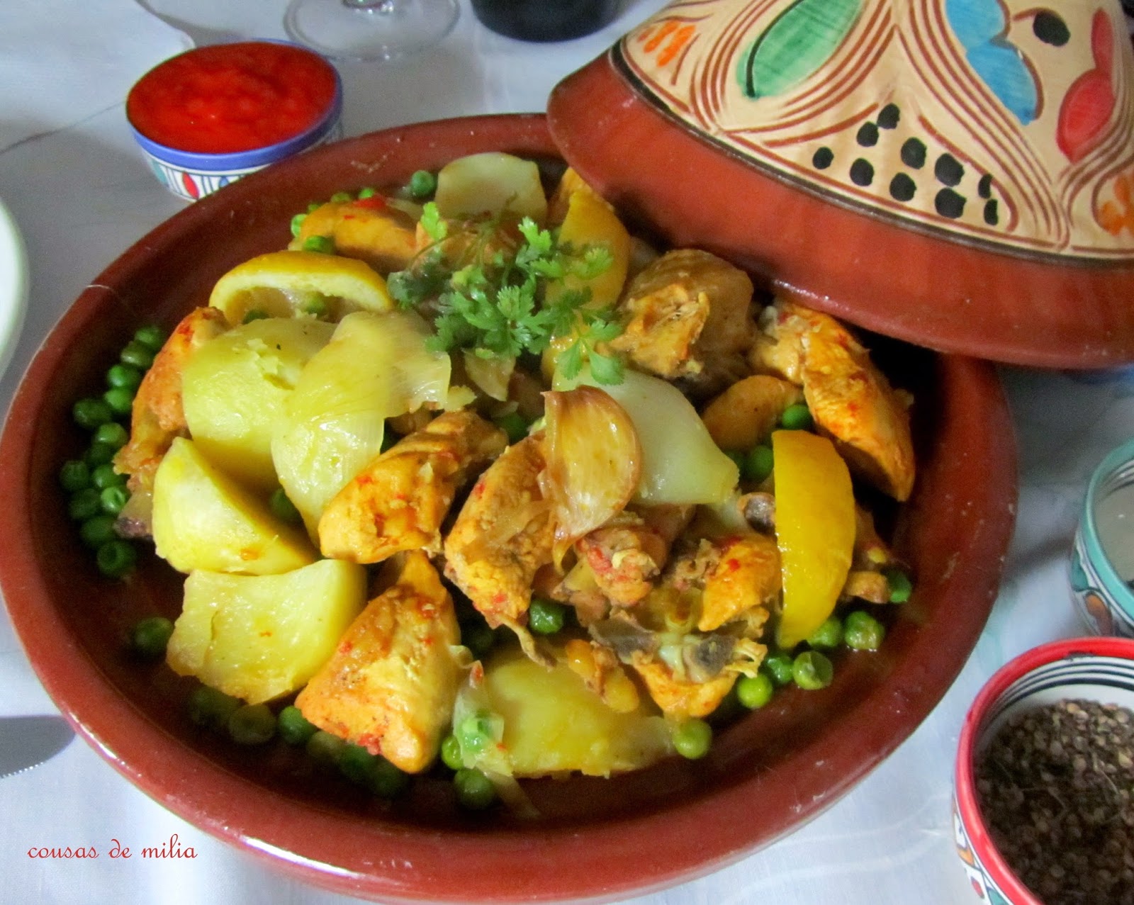 Tajín tradicional de pollo con frutas secas y especias