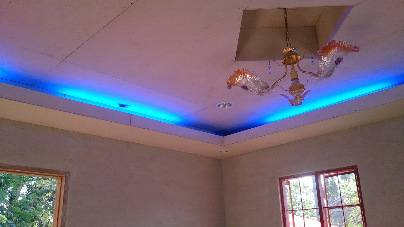 Mommy Mecheel Ceiling Design With Blue Light