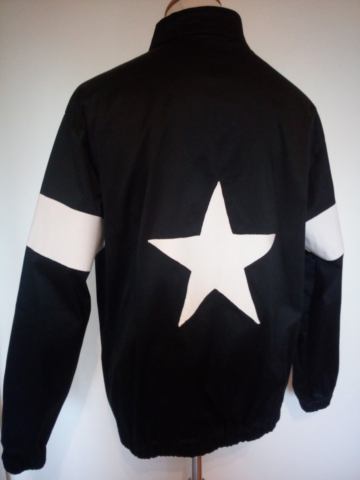 So Couture ! Retouches de vêtements et créations Casaque pour jockey!