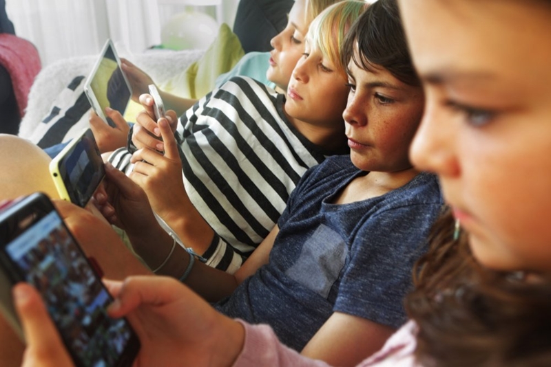 Çocuklara sosyal medya hesabı kaç yaşında açılmalı?