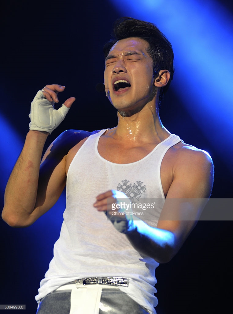 http://1.bp.blogspot.com/-gt187YnLZcU/VqXRVgWgOkI/AAAAAAABQxI/jYx5iKMv7Qc/s1600/south-korean-singer-rain-performs-onstage-during-his-concert-the-picture-id506499500.jpg