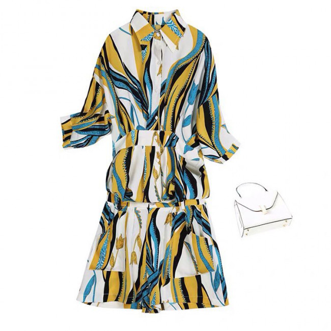 Set lụa họa tiết tay dơi duyên dáng