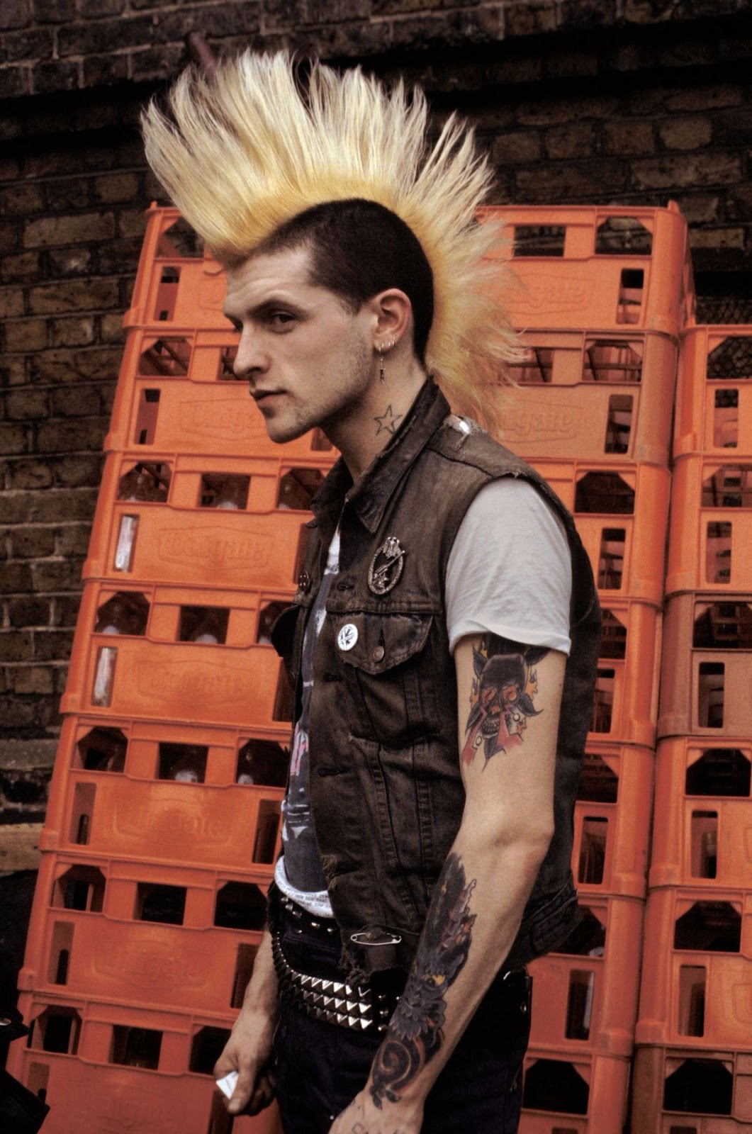 From Punk to Glam to Disco, 17 Worst Fashion Trends That We All Wore in