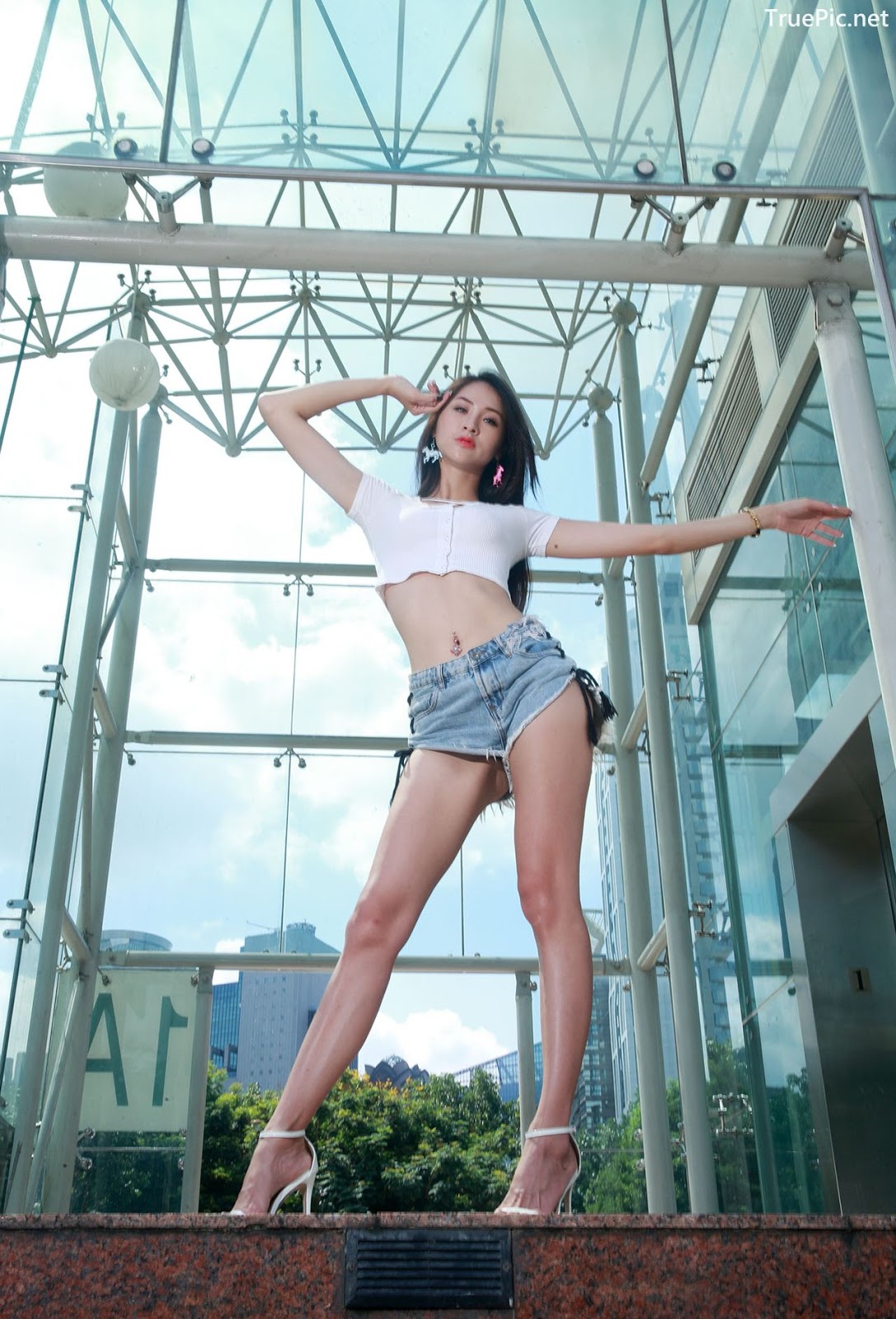 Image-Beautiful-Taiwanese-Girl-Lola-雪岑-Perfect-Long-Legs-Baby-TruePic.net- Picture-48