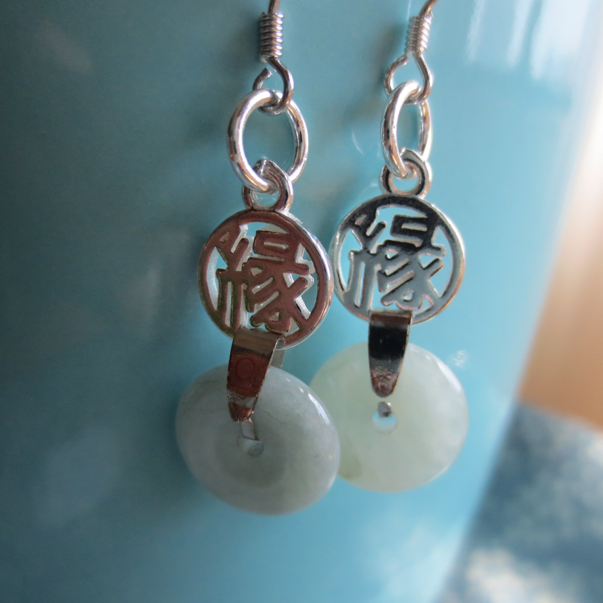 How to Identify a Genuine Jadeite Stone ? （ How to Tell a Natural Jade