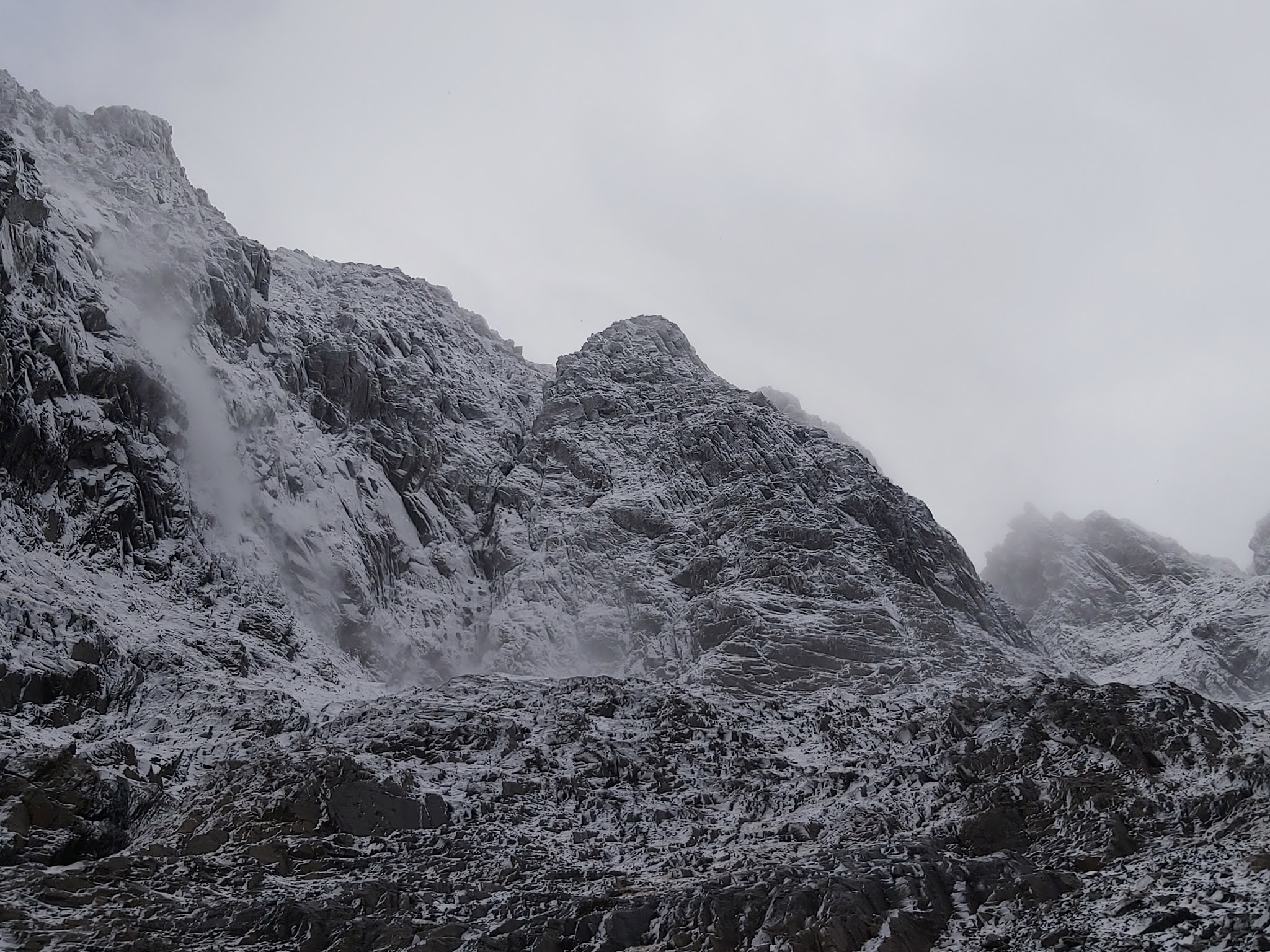 TARMACHAN MOUNTAINEERING FRESH SNOW ON BEN NEVIS