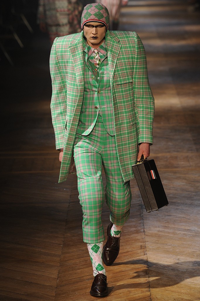 Смешная мужская мода. Модная мужская одежда. Весь какой то он моднявый. Ужасные прически. Мужская мода.