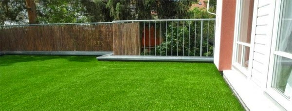 Artificial grass for a balcony, terrace or garden &#8211; great examples!