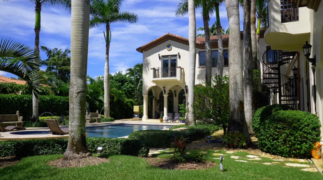 35 Interior Design Photos vs. 10401 SW 64 Ave, Pinecrest, FL Luxury Home Tour