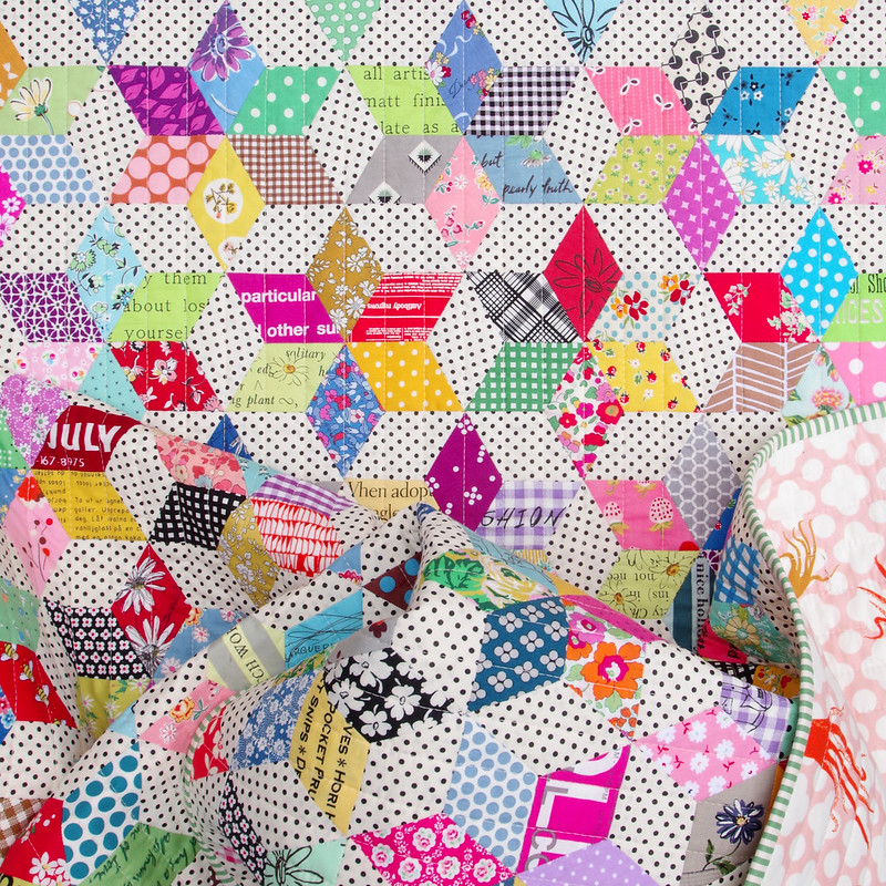Red Pepper Quilts: Tutorial: Sewing a Hexagon Quilt by Machine