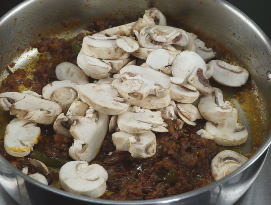 Mushroom Gravy Recipe / Mushroom Masala | Steffi's Recipes