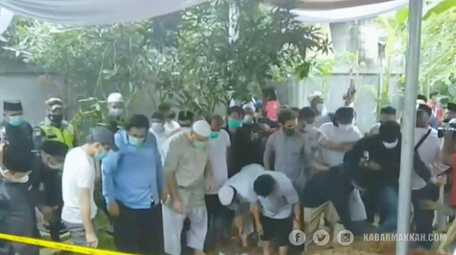 Penggali Kubur Kaget Saat Lihat Jenazah Syekh Ali Jaber Sebelum Dimakamkan