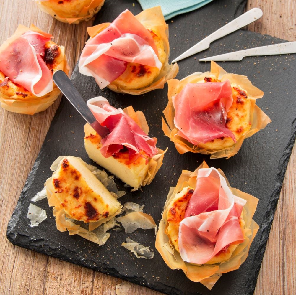 Filo Pastry Tartlets With Cheese-Flavoured Coarsely Ground Semolina And Parma Ham