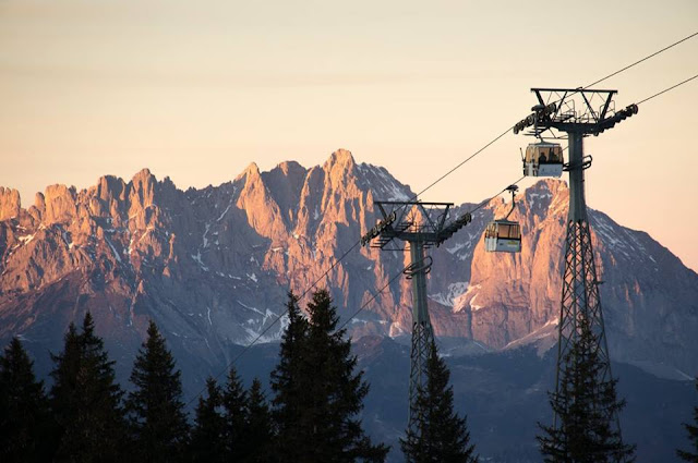 im Hintergrund der Wilde Kaiser