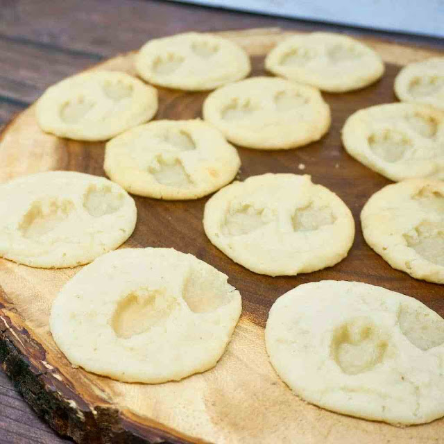 Easy Dinosaur Footprint Cookies