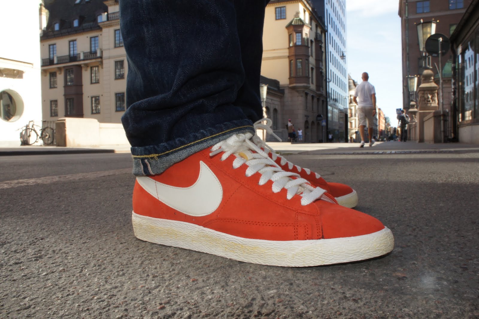 sneaks up blazer mid