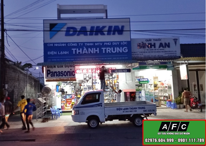 Thiết kế thi công bảng hiệu Alu chữ nổi Mica