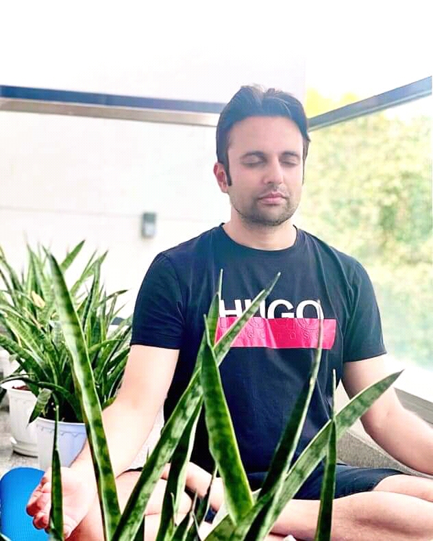 Sandeep Maheshwari meditating Sandeep Maheshwari meditating