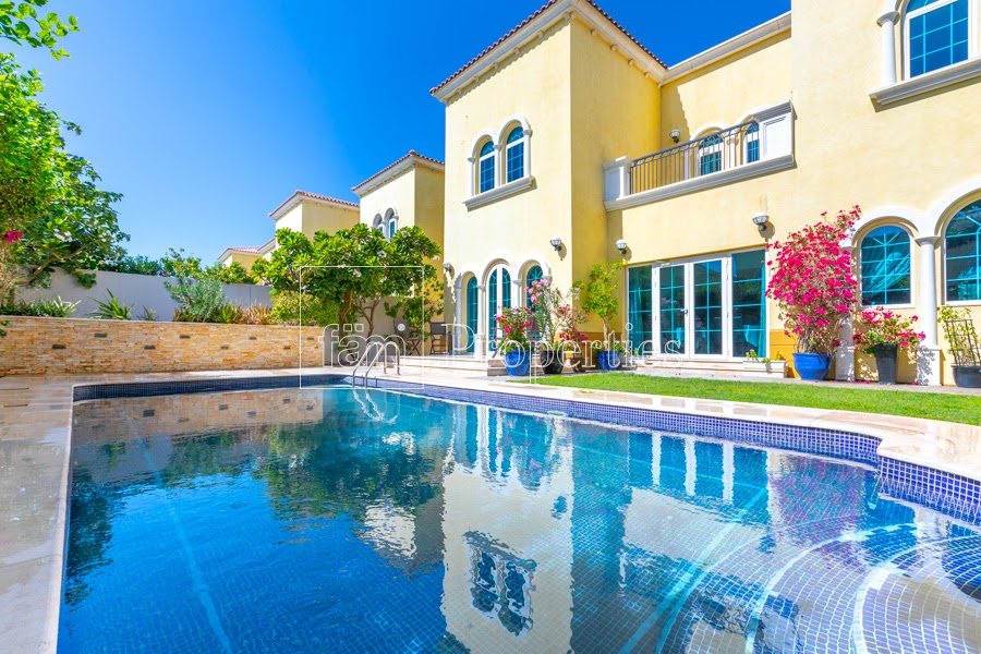 Jumeirah Park Villas For Sale & Rent