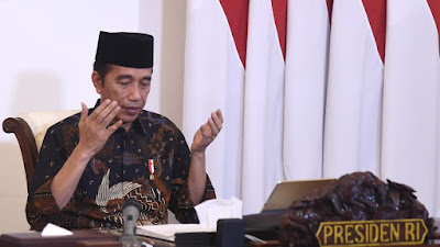 Presiden Jokowi Serahkan Zakat ke Baznas secara Daring