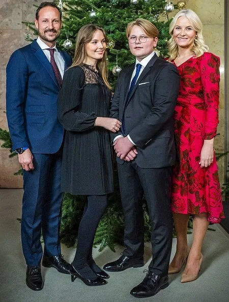 Princess Ingrid Alexandra wore a plated satin dress from Maje. Crown Princess Mette-Marit wore a pink patterned silk midi dress from H&M