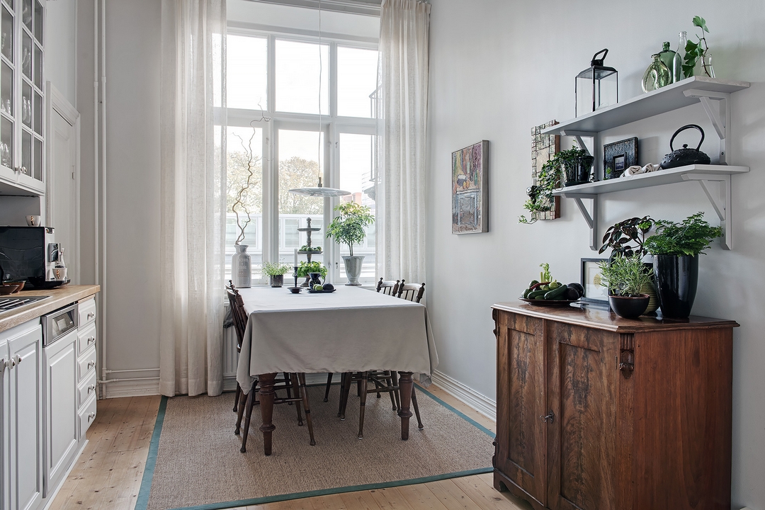 ON RESTE ENCORE UN PEU