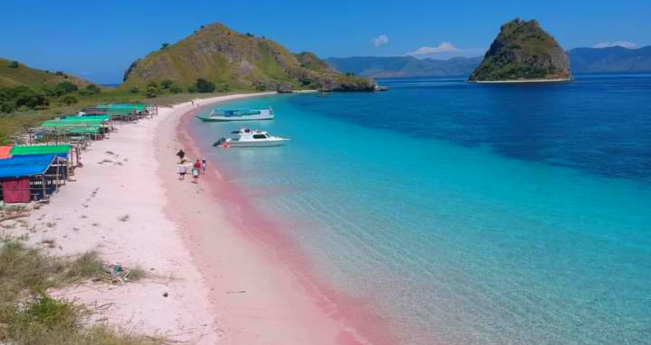 Pantai Pink Labuan Bajo