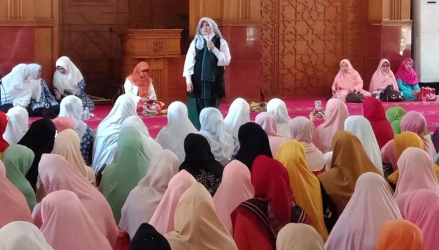 10 Contoh Ceramah Singkat Tentang Berbagai Tema Lengkap