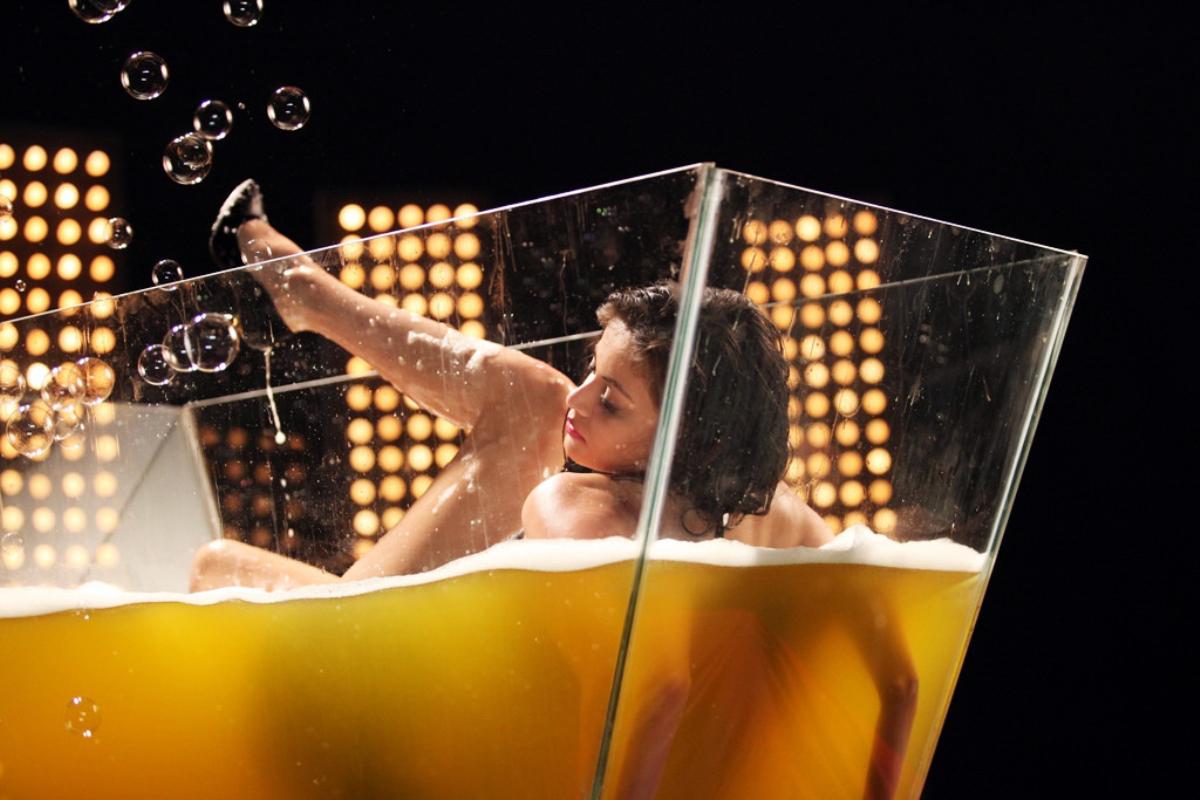 Sneha Ullal sexy legs, Sneha Ullal hot legs, Sneha Ullal sexy hot wallpaper