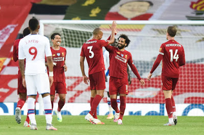 Fan Liverpool phát cuồng mừng vô địch Ngoại hạng Anh: Mở hội thâu đêm Fan Liverpool phát cuồng mừng vô địch Ngoại hạng Anh: Mở hội thâu đêm