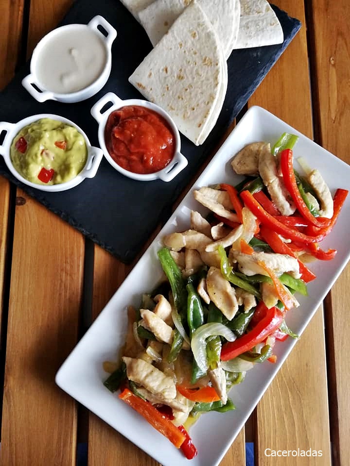 Fajitas o burritos de pollo con verduras Caceroladas