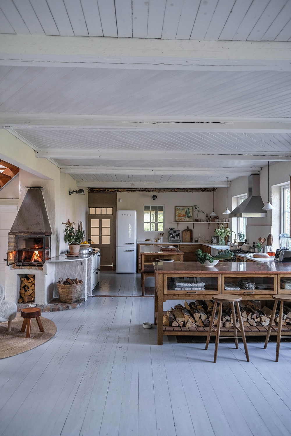 Décor Inspiration | The Most Cosy Mid-Century Kitchen in Sweden