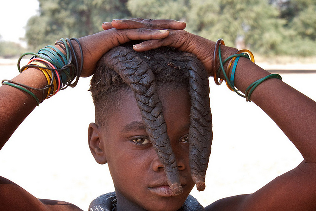 Tribe himba black. Химба. Девушки племени Химба. Племя Химба в Намибии. Племя Химба женщины.