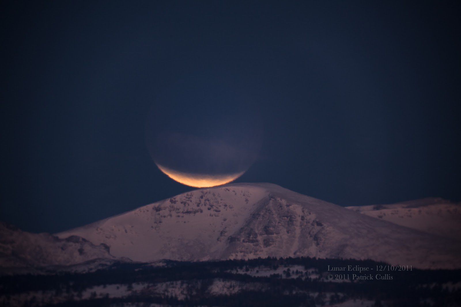 Полярный круг луна. Затмение небо. Затмение ночью. Blackout затмение. Lunar Eclipse 101 | National Geographic.