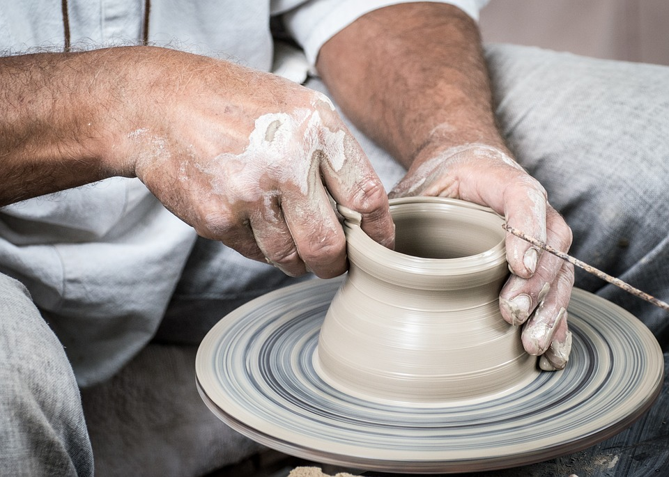Mengenali Fungsi Pijatan Teknik Pinching dan 5 Teknik Lain pada Kerajinan  Keramik