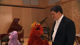 Murray and Ovejita, the people in your neighborhood Conductor Alan Gilbert, Sesame Street Episode 4324 Trashgiving Day season 43