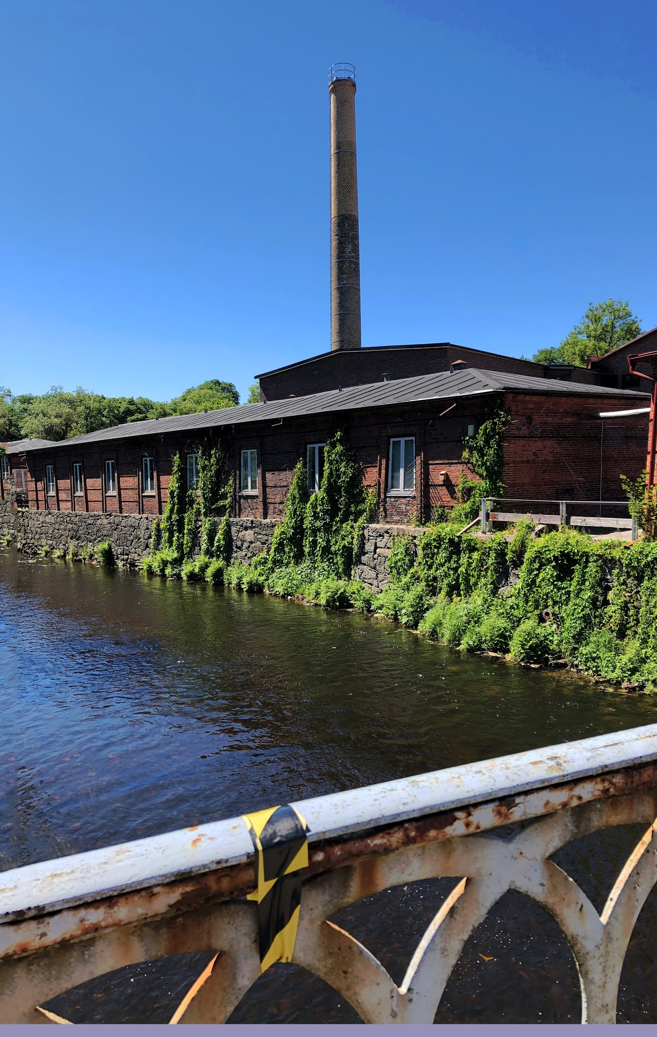 Offerstenen Hitta ut i Partille Jonsereds fabriker och trädgårdar