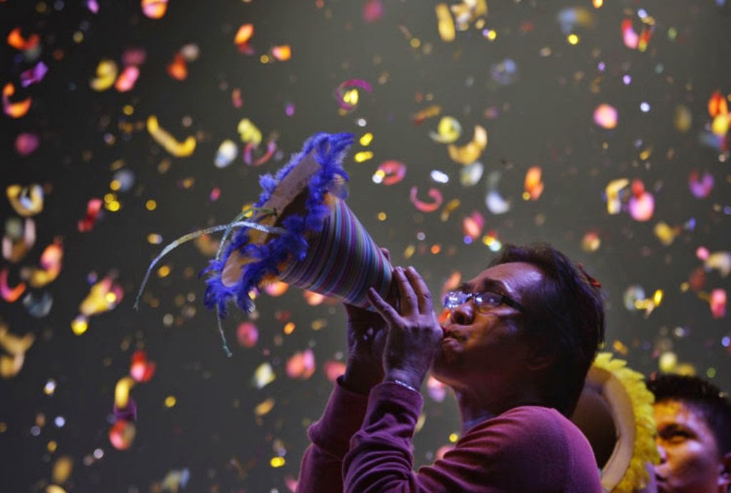 12 Strange Filipino Traditions on New Year's Eve ~ Born a Dragon