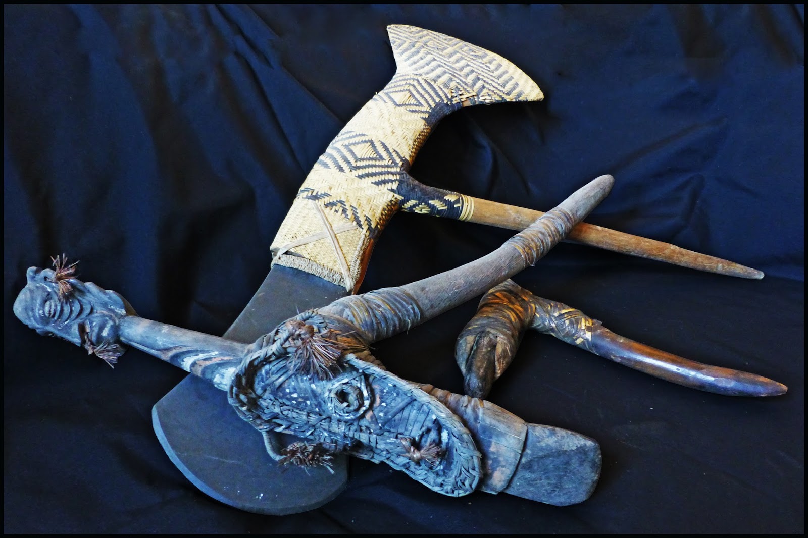 numisarchives: Monedas tradicionales: Hachas de piedra ceremoniales.