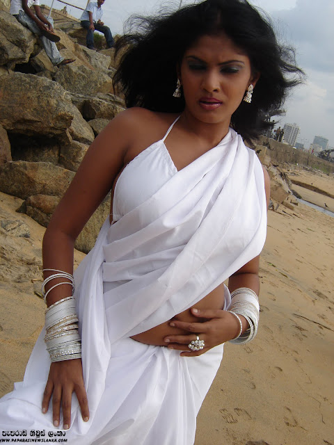 Maheshika Gunasekara Latest Saree Design Photo ~ Sri Lankan Actress And Models Photos