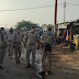 जालौन: संवेदनशील गांवों में अधिकारियों एवं पुलिस बल ने जाकर पैदल मार्च किया