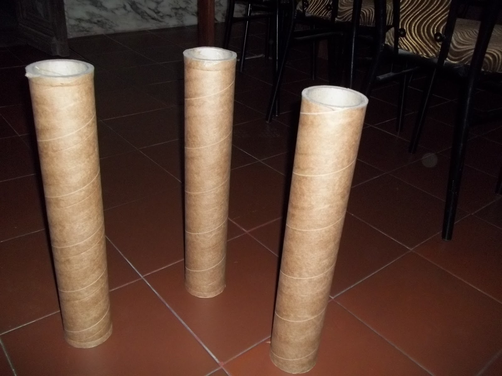 manualidades y mas: MESA LINDISIMA CON TUBOS DE CARTON