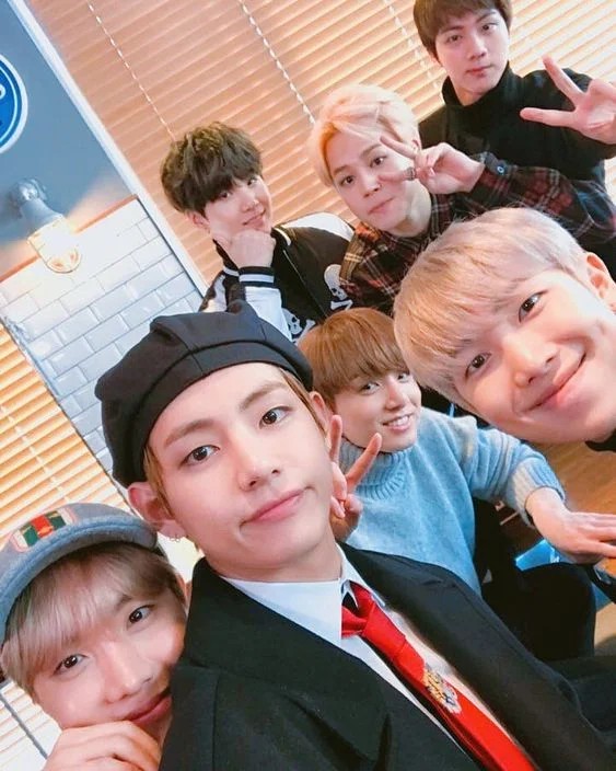 10 Nama Fandom KPop Terkenal dan Arti Di Baliknya - Indofankor