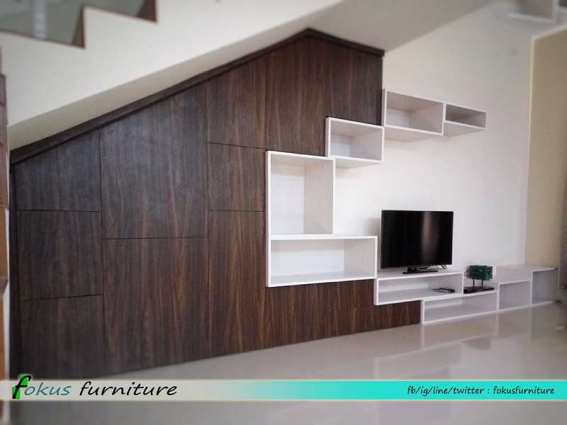 kabinet tv dan bawah tangga di Meruya | Furniture,Kitchen set minimalis